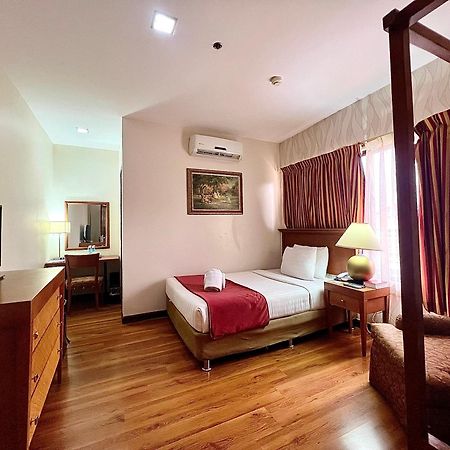 Royal Suites Condotel Kalibo Esterno foto