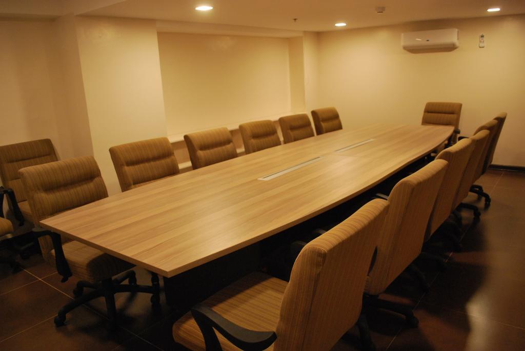 Royal Suites Condotel Kalibo Esterno foto