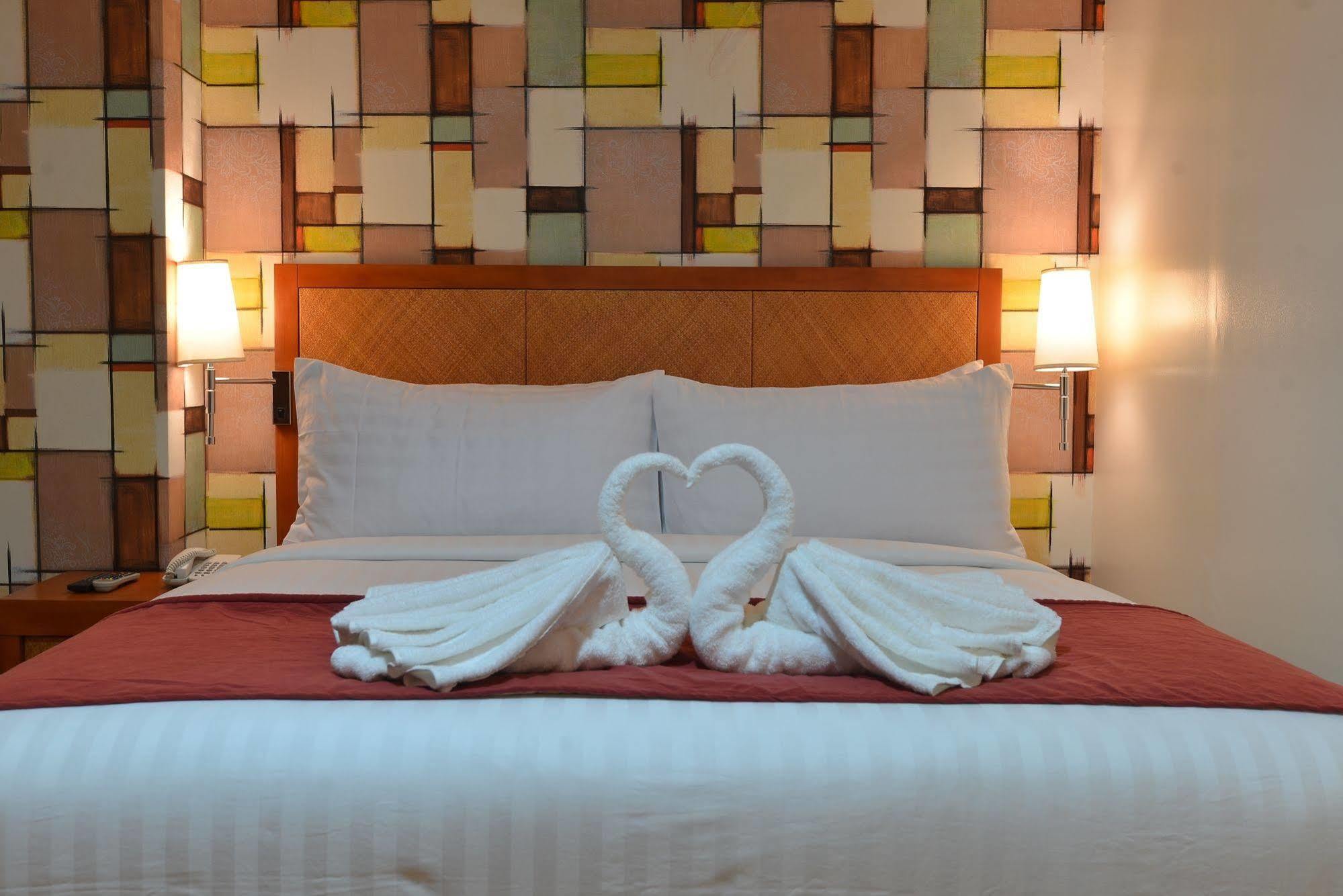 Royal Suites Condotel Kalibo Esterno foto